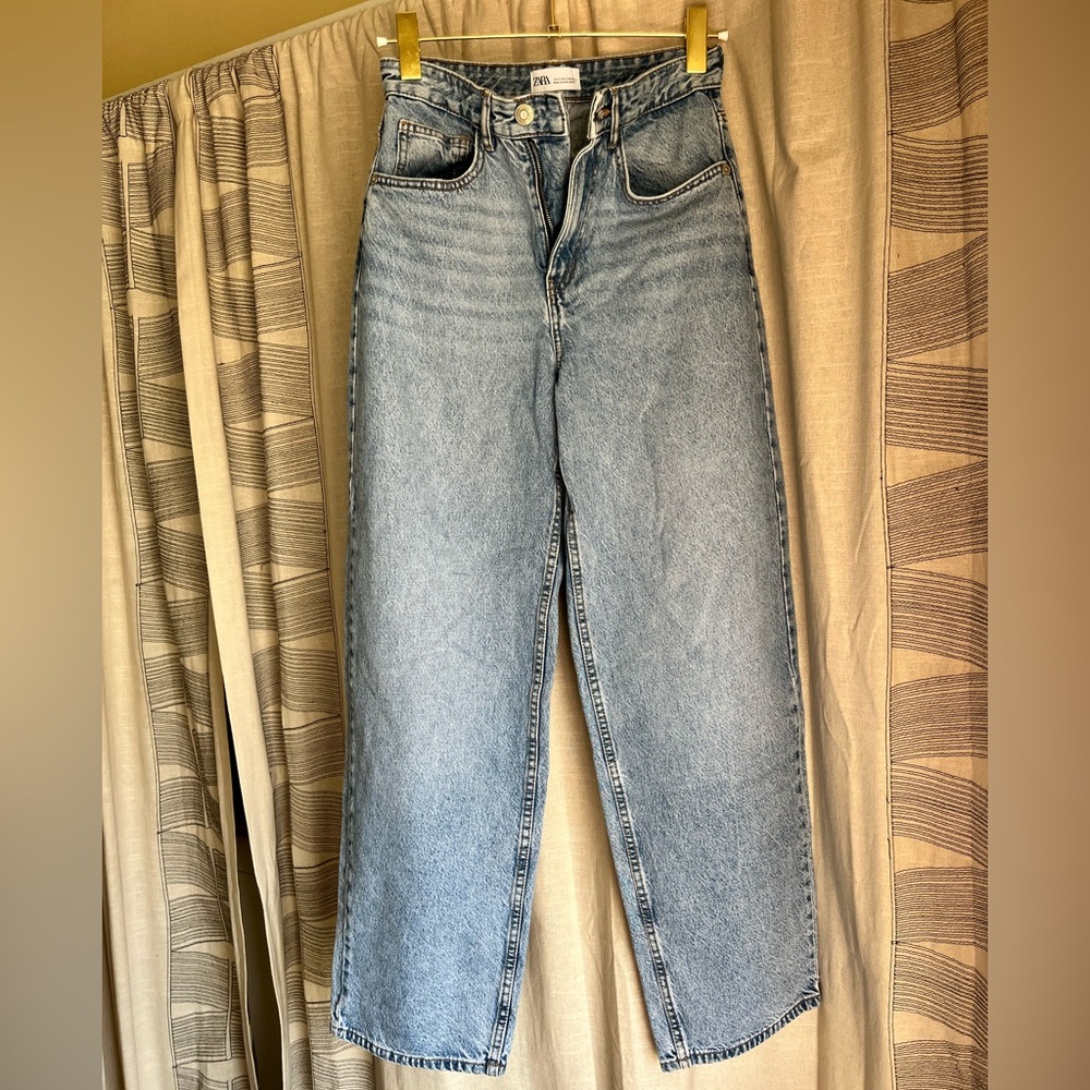Zara High Rise Wide Leg Jeans Size 26 / US 2 Light to Medium Wash